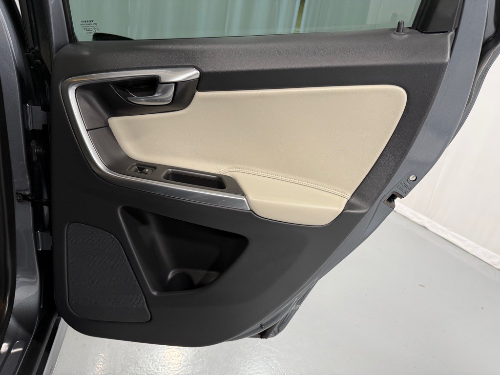 2017 Volvo XC60 Image 27