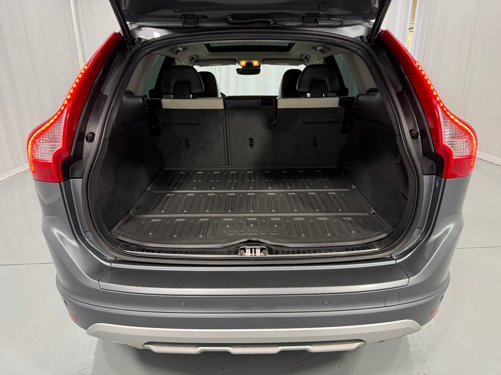 2017 Volvo XC60 Image 28
