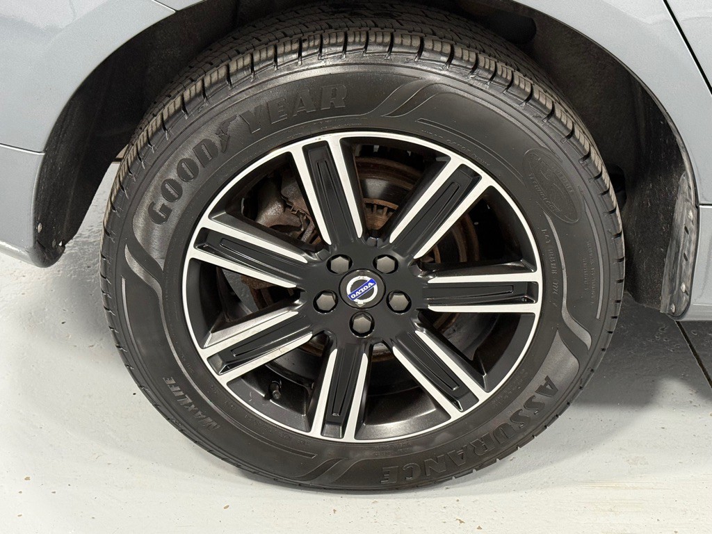2017 Volvo XC60 Image 32