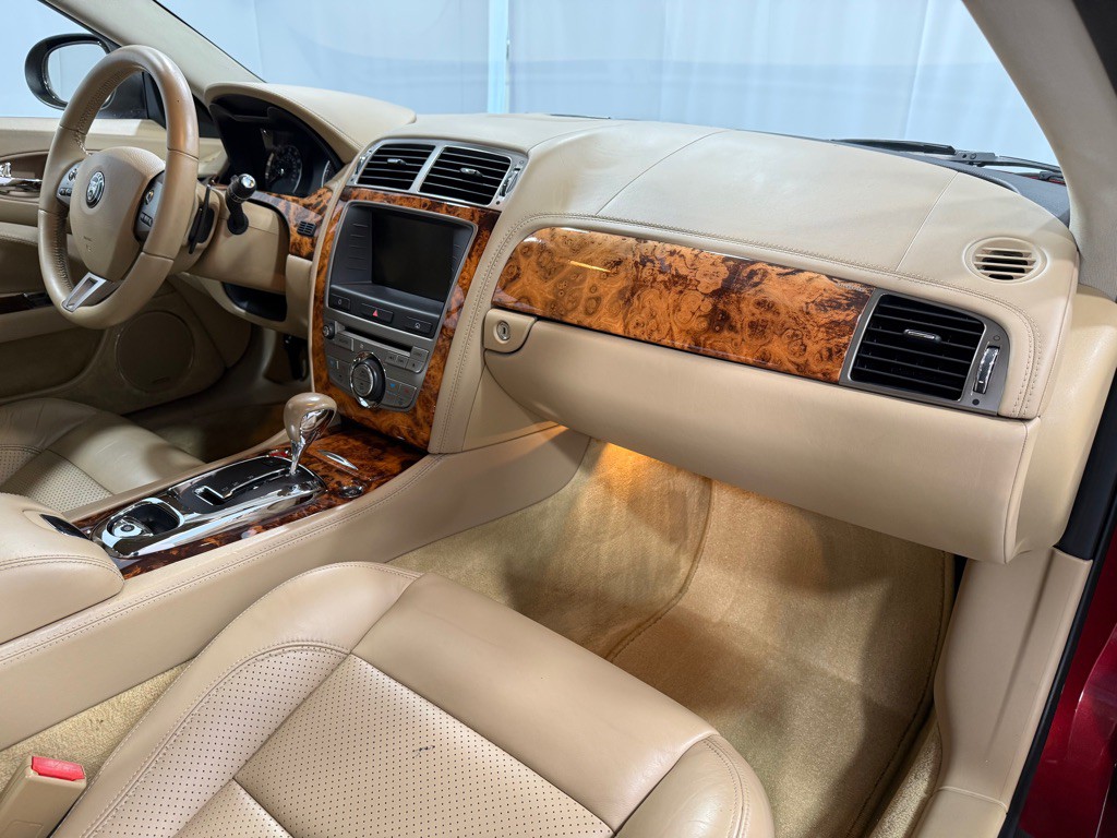 2008 Jaguar XK-Series Image 17
