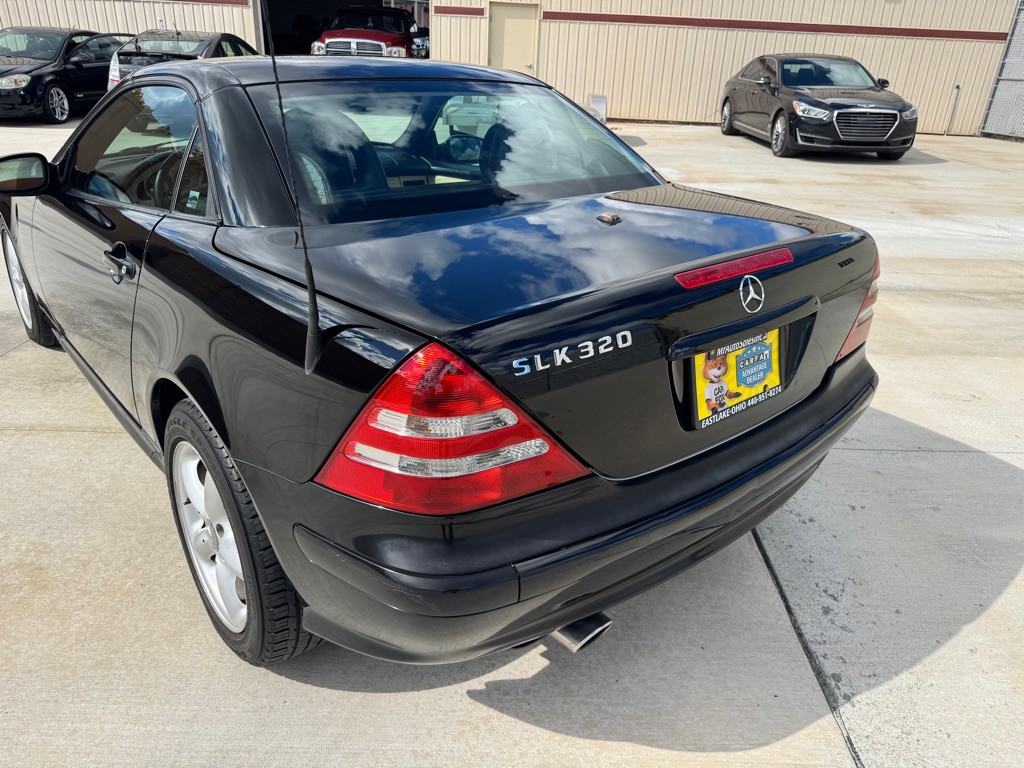 2003 Mercedes-Benz SLK-Class Image 8