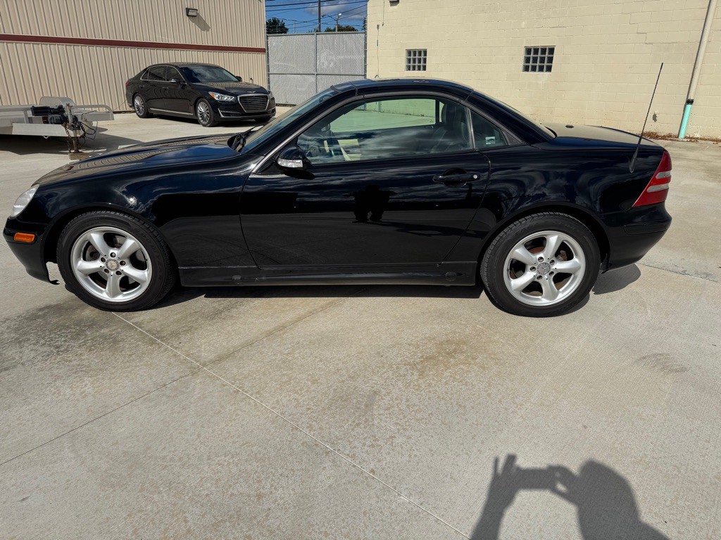 2003 Mercedes-Benz SLK-Class Image 9