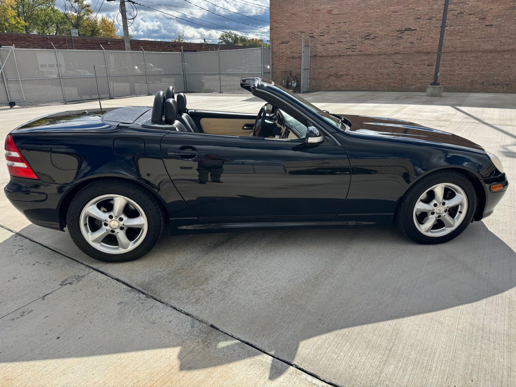 2003 Mercedes-Benz SLK-Class Image 11