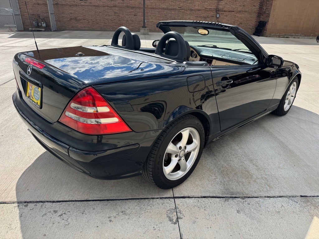 2003 Mercedes-Benz SLK-Class Image 12