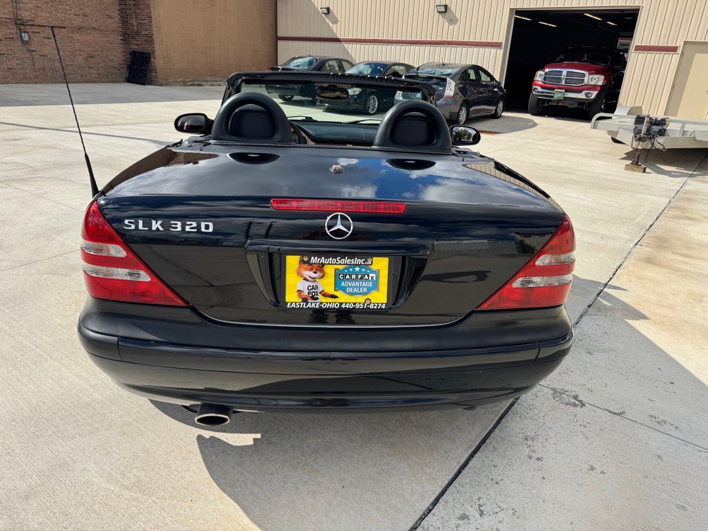 2003 Mercedes-Benz SLK-Class Image 13