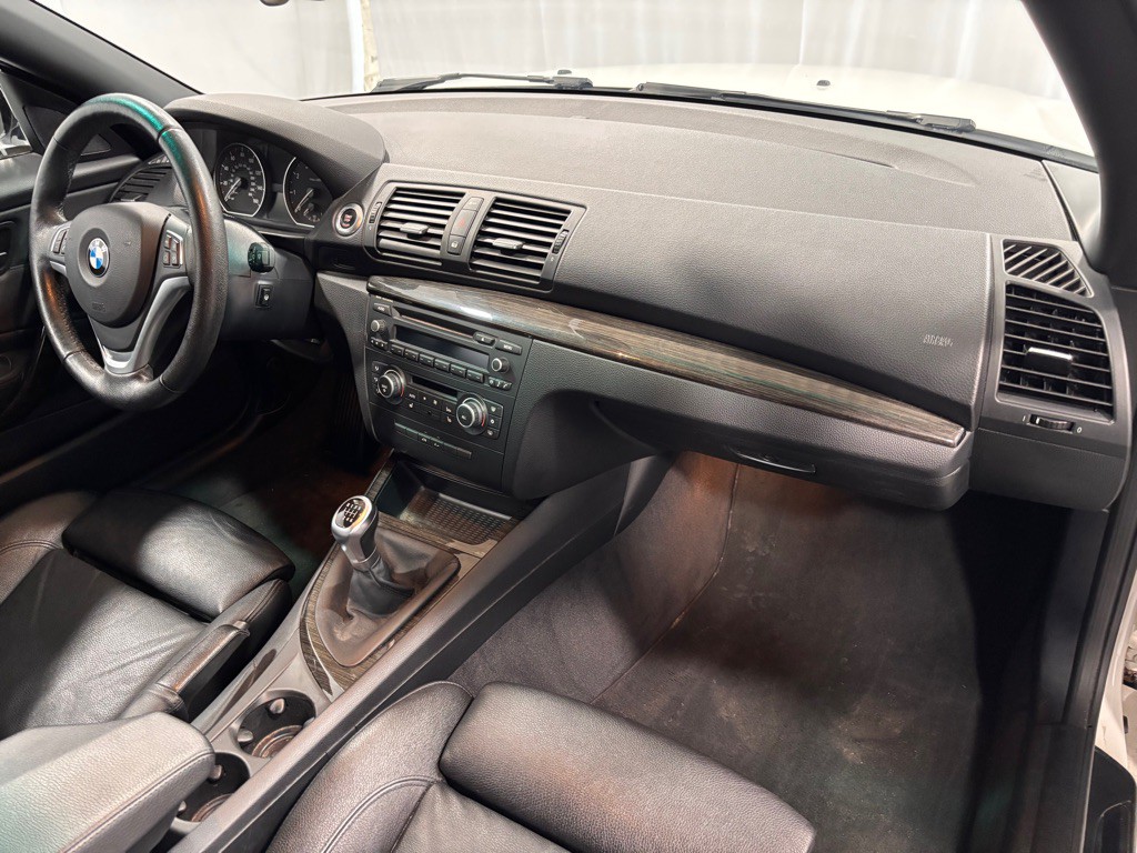 2012 BMW 1 Series Image 17
