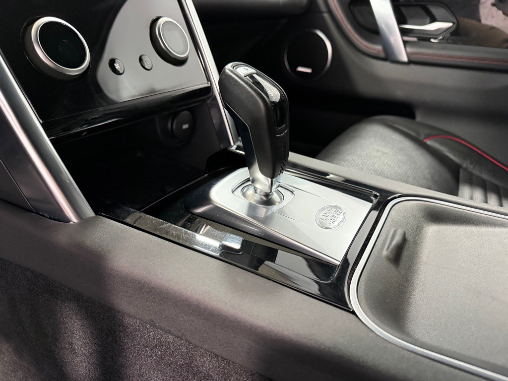 2020 Land Rover Discovery Sport Image 15