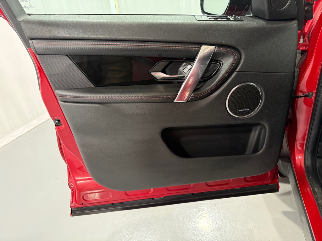 2020 Land Rover Discovery Sport Image 16
