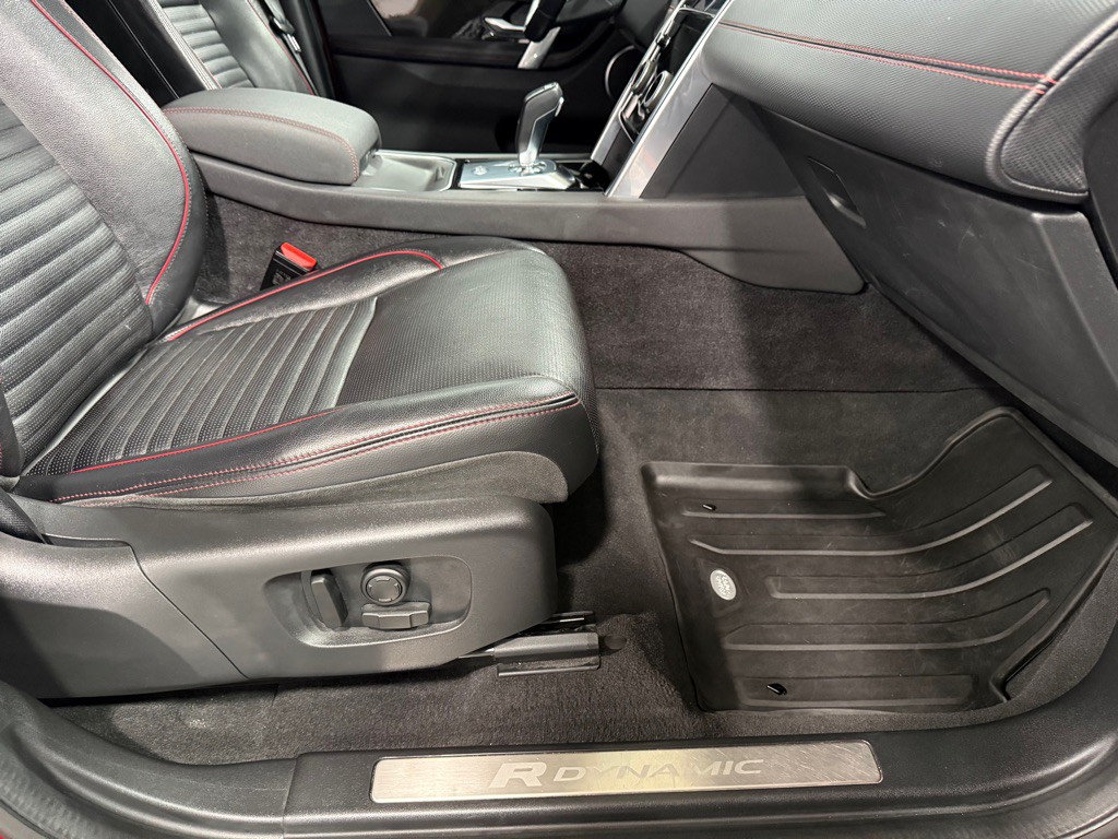 2020 Land Rover Discovery Sport Image 18