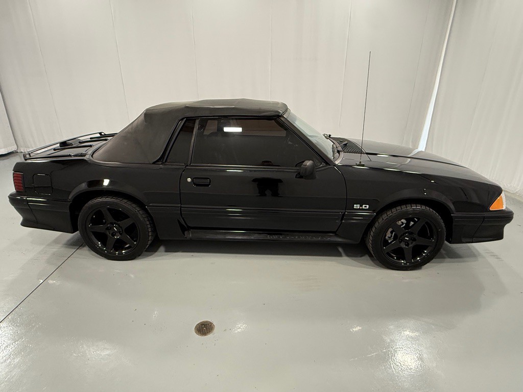 1992 Ford Mustang Image 4