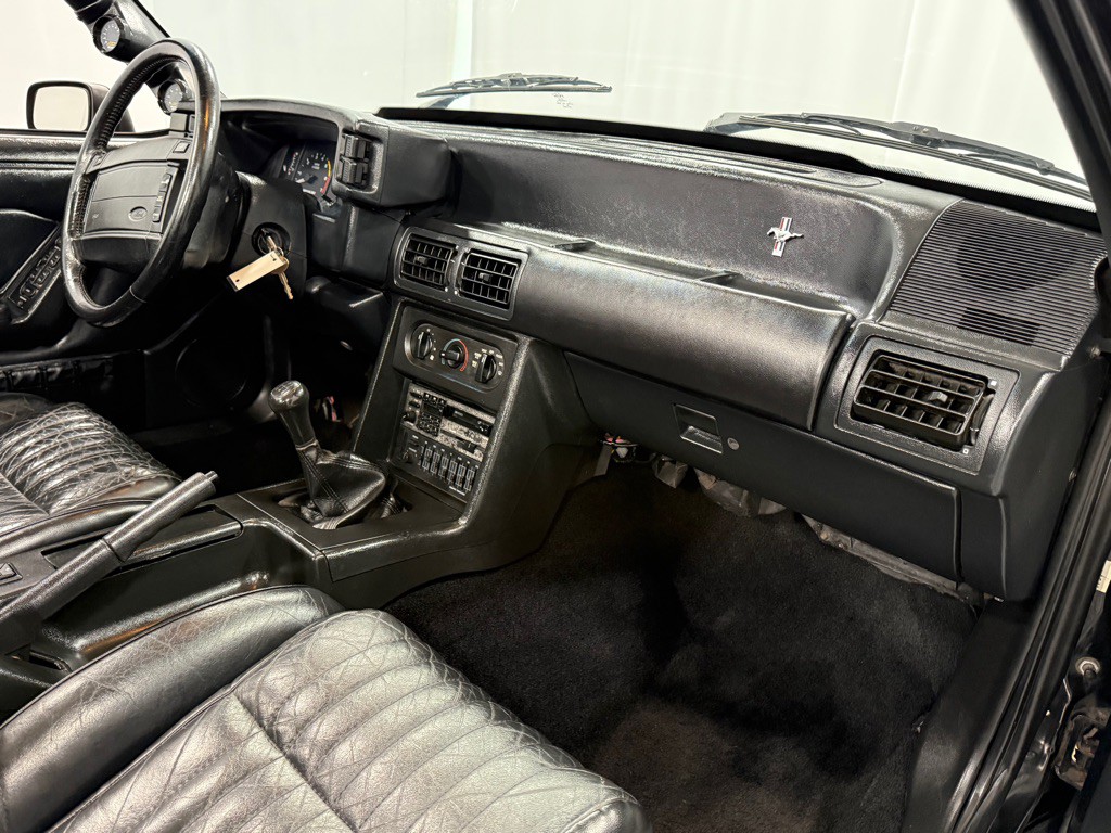 1992 Ford Mustang Image 18