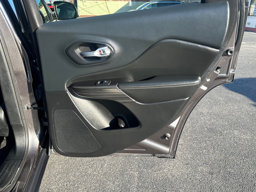 2015 Jeep Cherokee Image 23