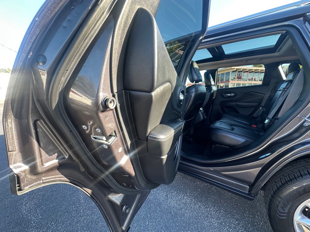 2015 Jeep Cherokee Image 25