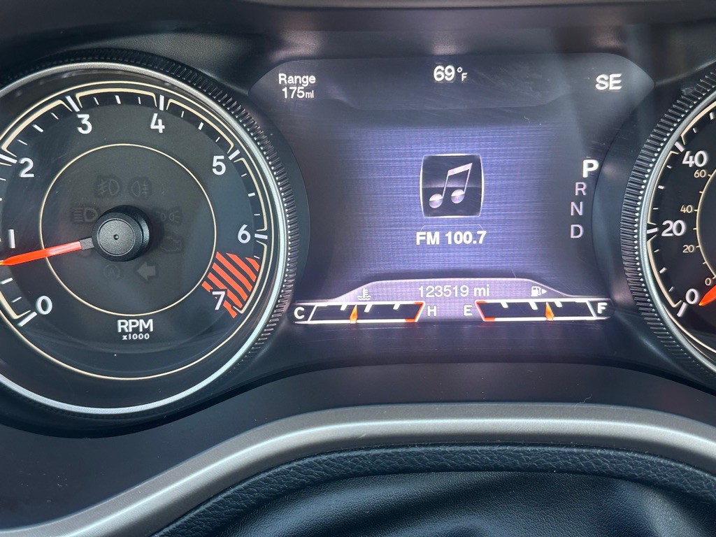 2015 Jeep Cherokee Image 29