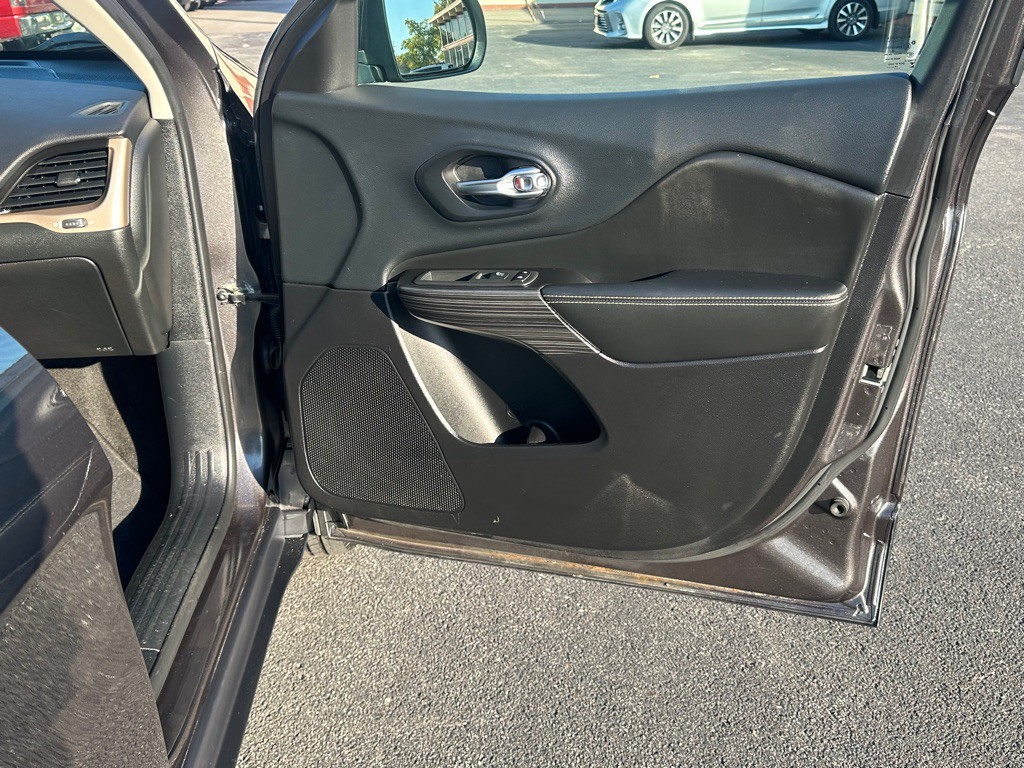 2015 Jeep Cherokee Image 30