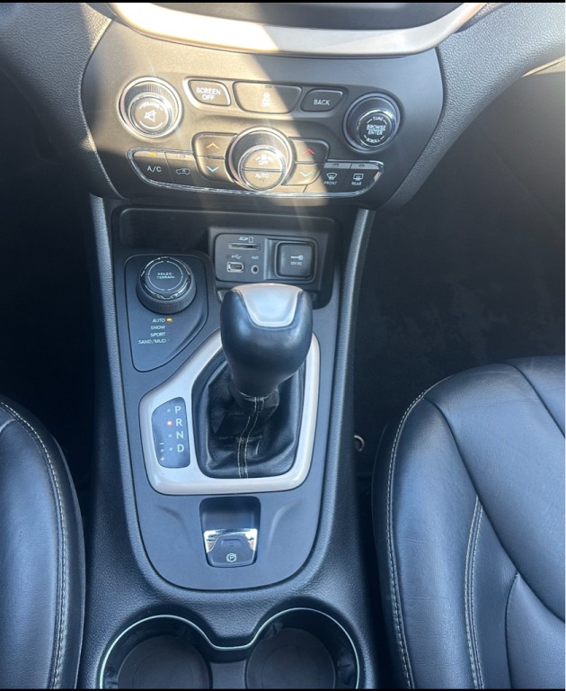 2015 Jeep Cherokee Image 34