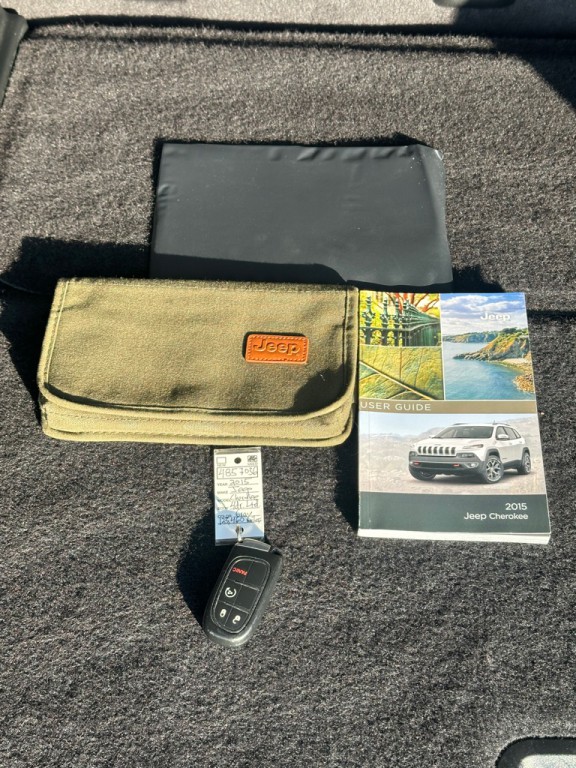2015 Jeep Cherokee Image 35
