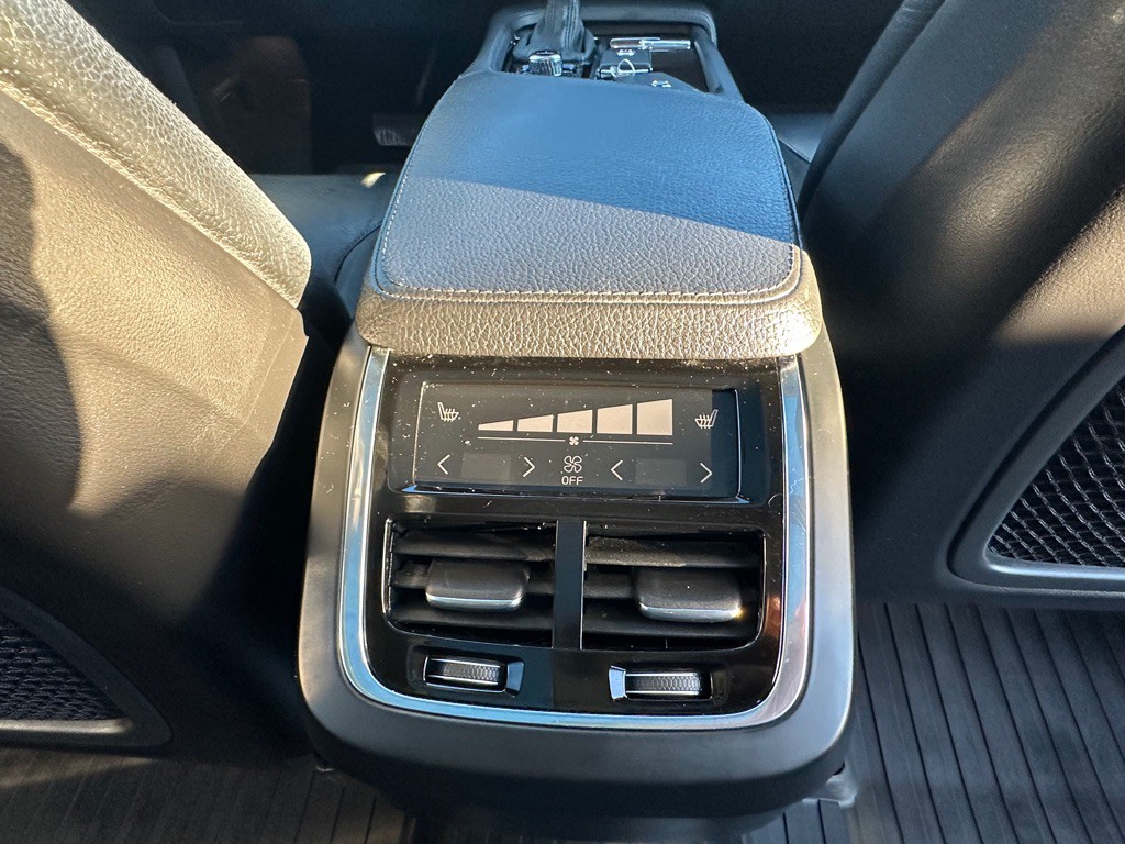 2016 Volvo XC90 Image 17