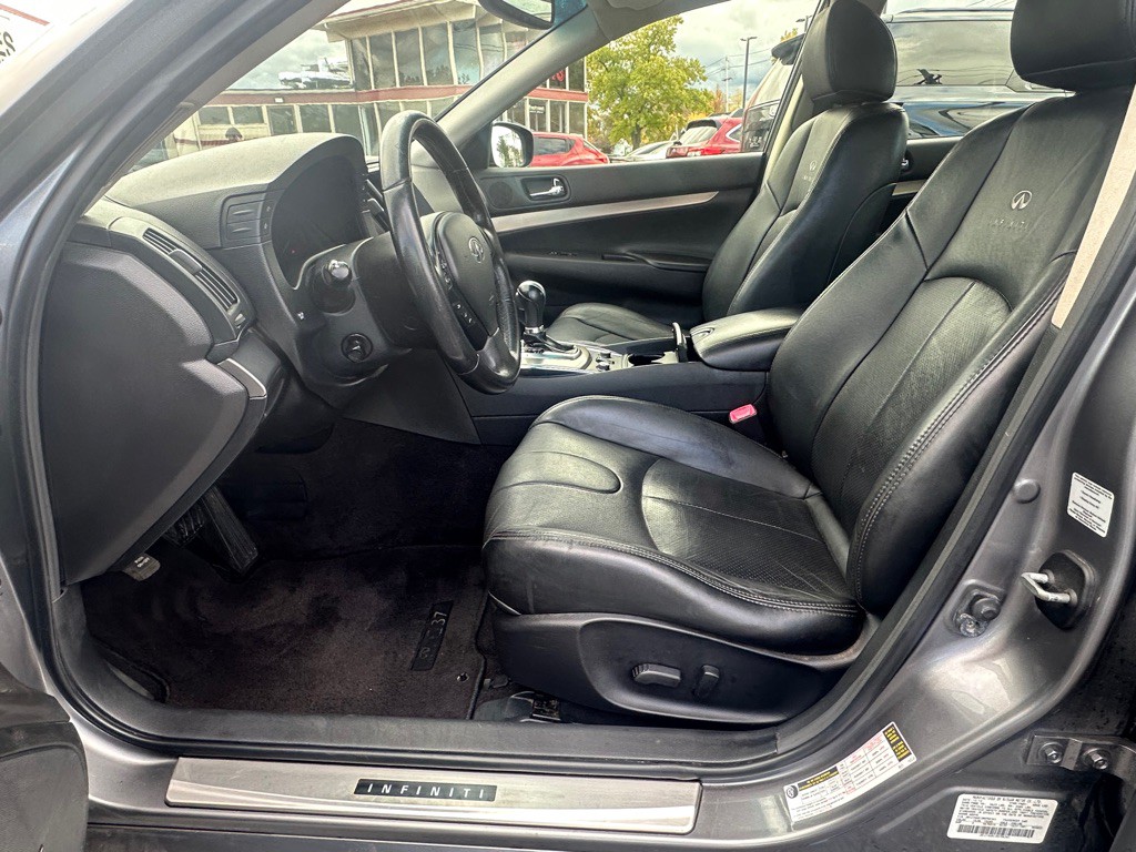 2013 INFINITI G37 Image 15