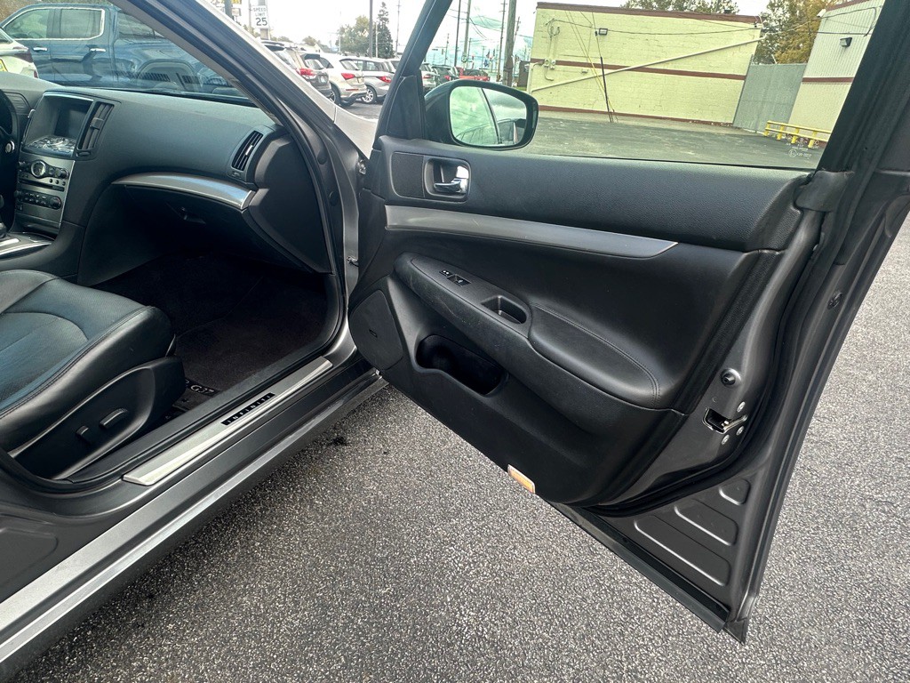 2013 INFINITI G37 Image 17