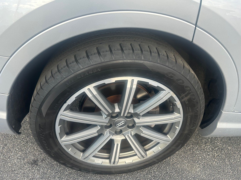 2018 Audi Q7 Image 32