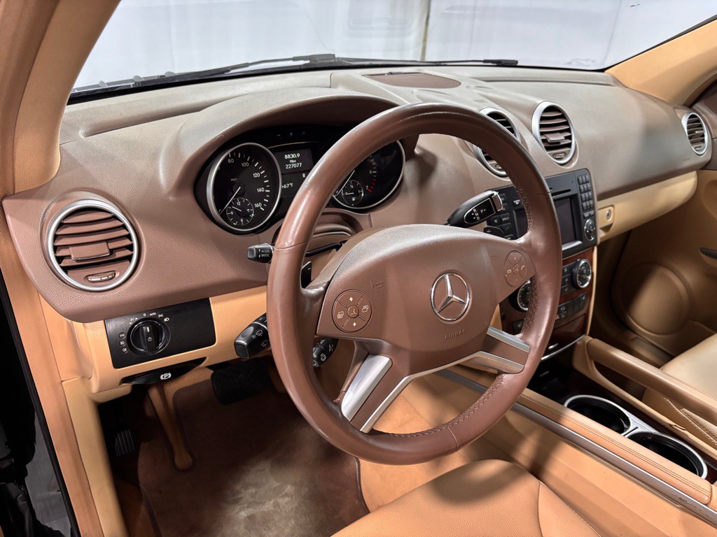 2010 Mercedes-Benz M-Class Image 9