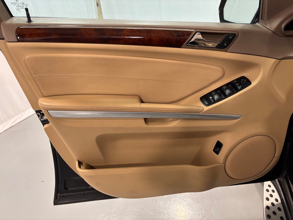 2010 Mercedes-Benz M-Class Image 16