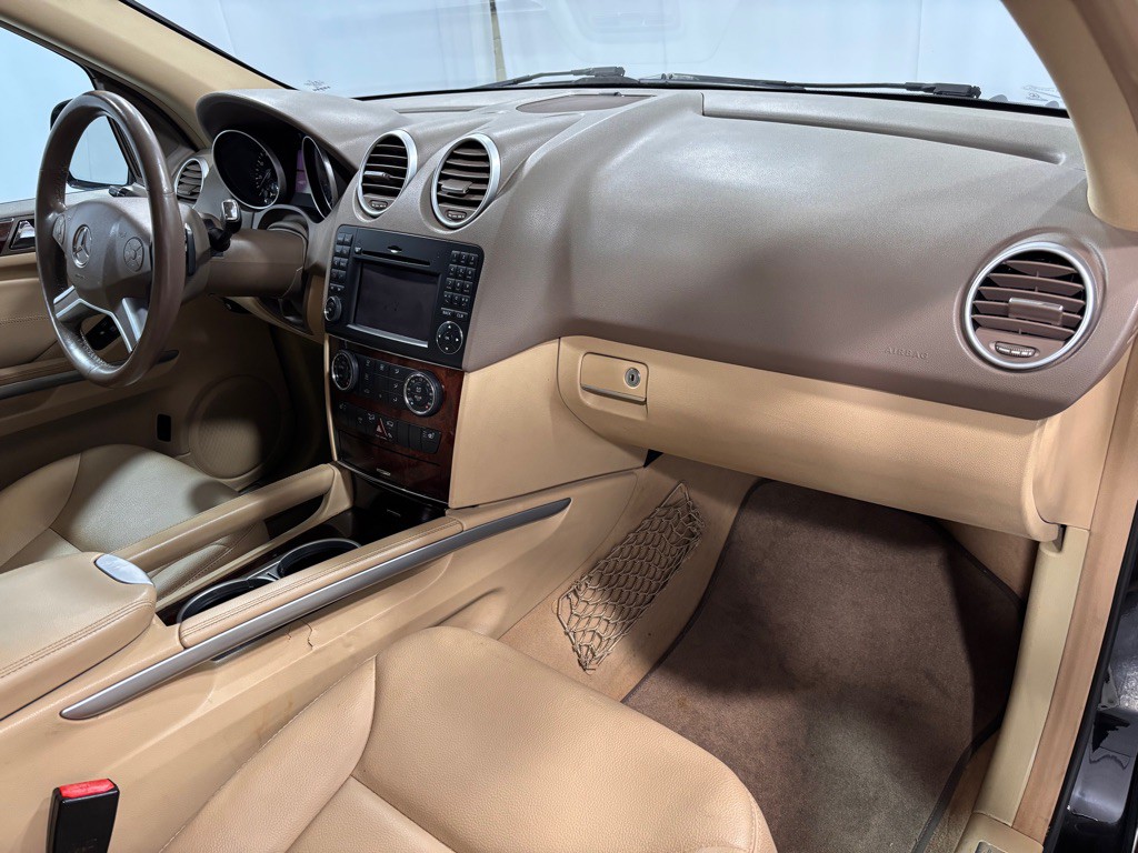 2010 Mercedes-Benz M-Class Image 17