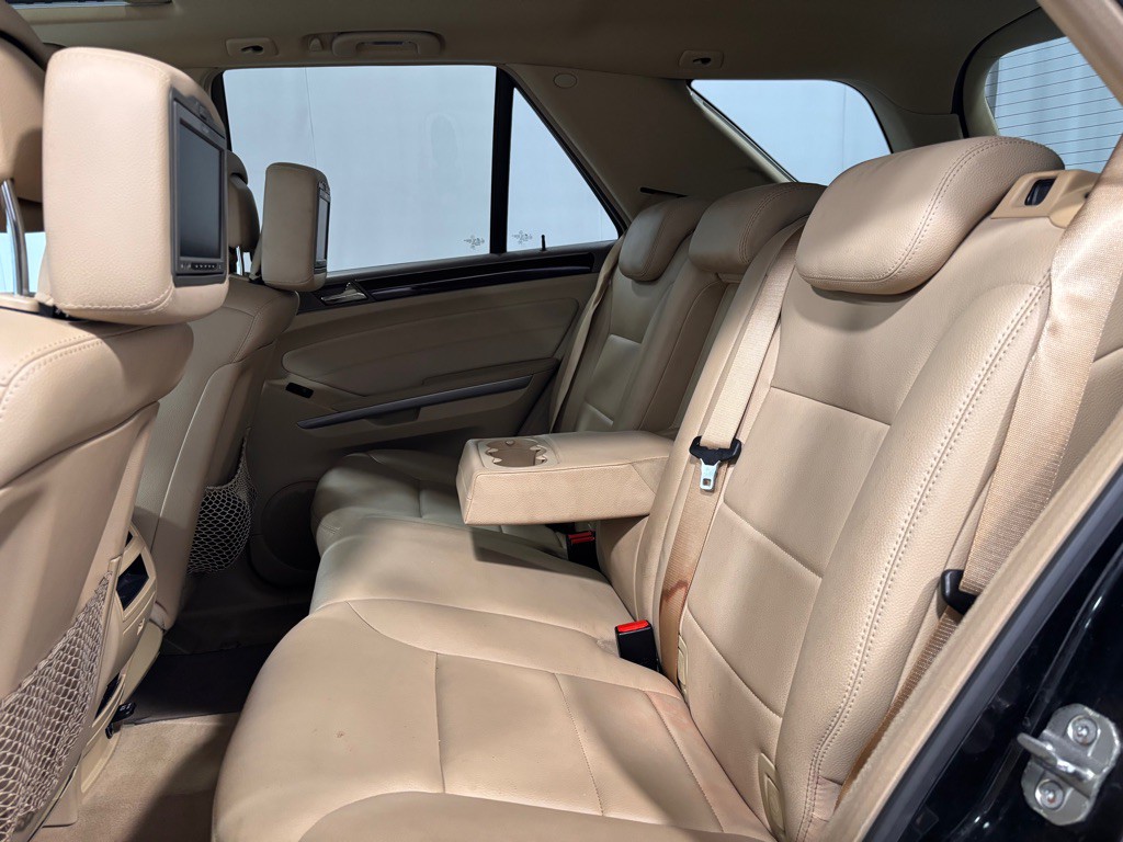 2010 Mercedes-Benz M-Class Image 22