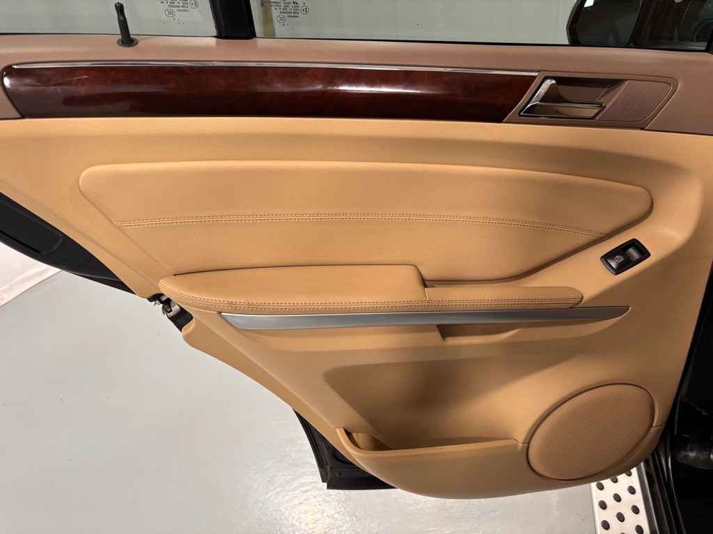 2010 Mercedes-Benz M-Class Image 23
