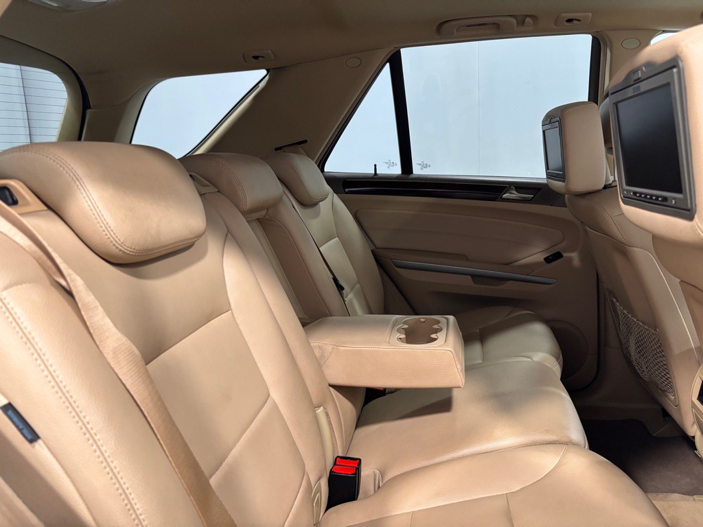 2010 Mercedes-Benz M-Class Image 25