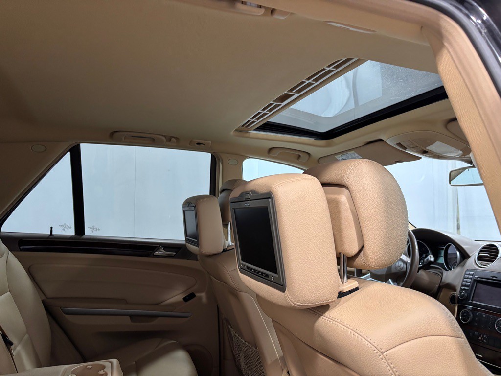 2010 Mercedes-Benz M-Class Image 26