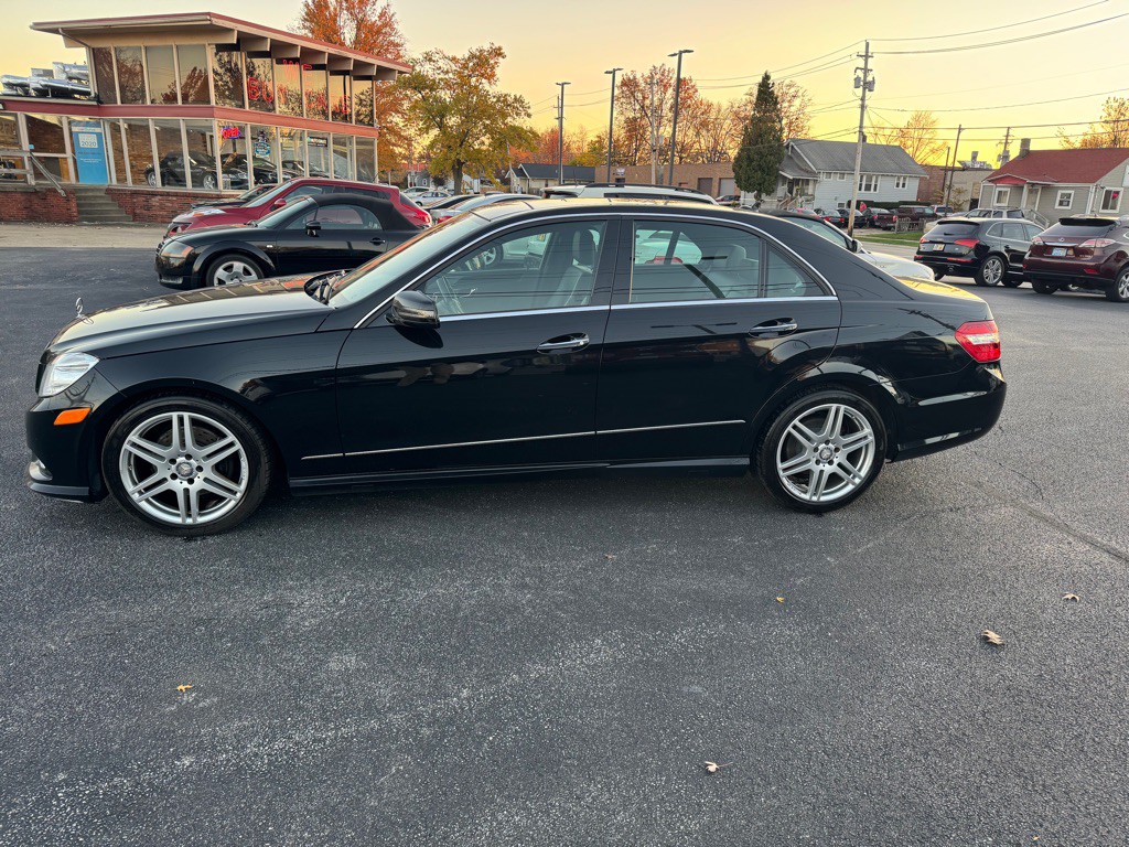 2010 Mercedes-Benz E-Class Image 3