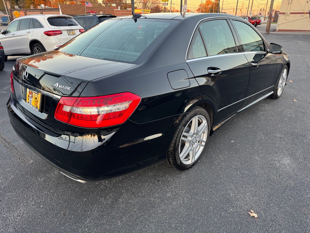 2010 Mercedes-Benz E-Class Image 6
