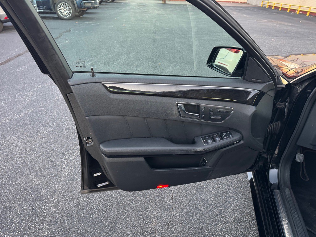 2010 Mercedes-Benz E-Class Image 14