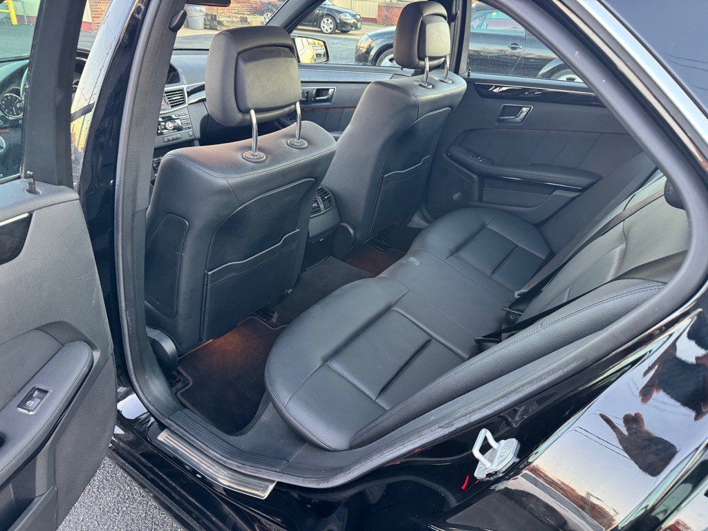 2010 Mercedes-Benz E-Class Image 20