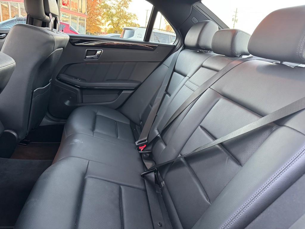 2010 Mercedes-Benz E-Class Image 21