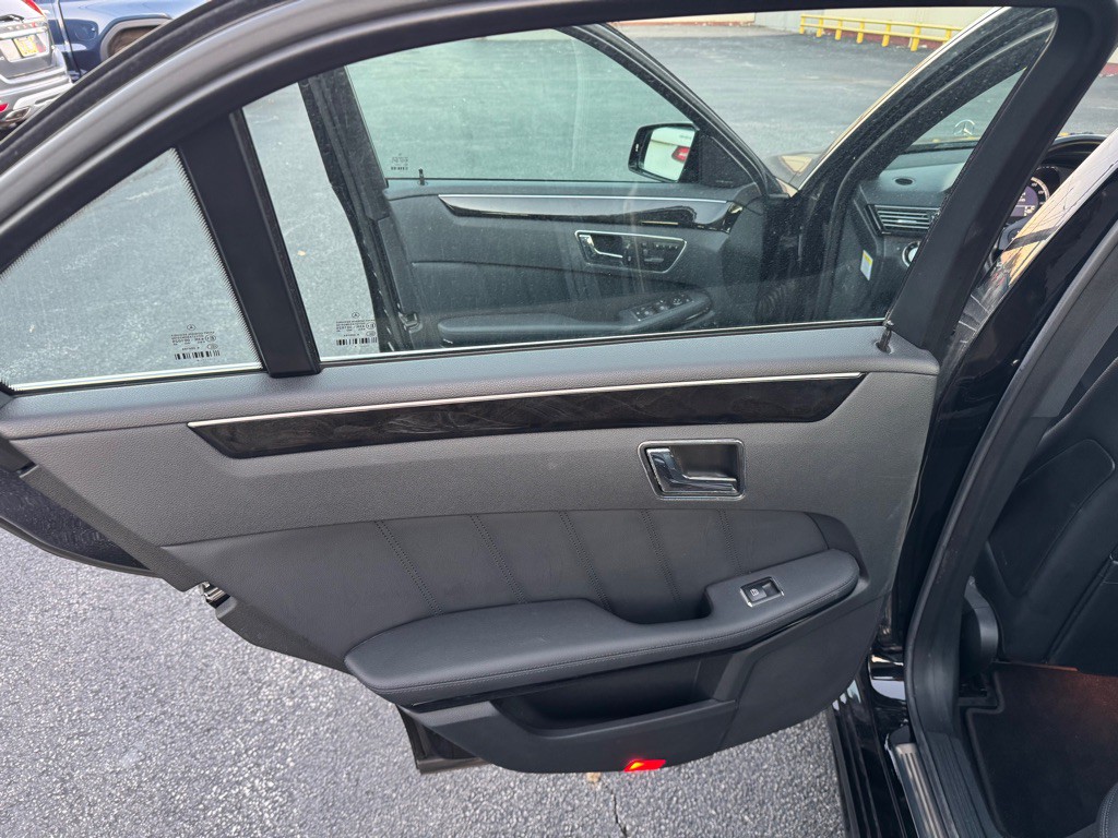 2010 Mercedes-Benz E-Class Image 22