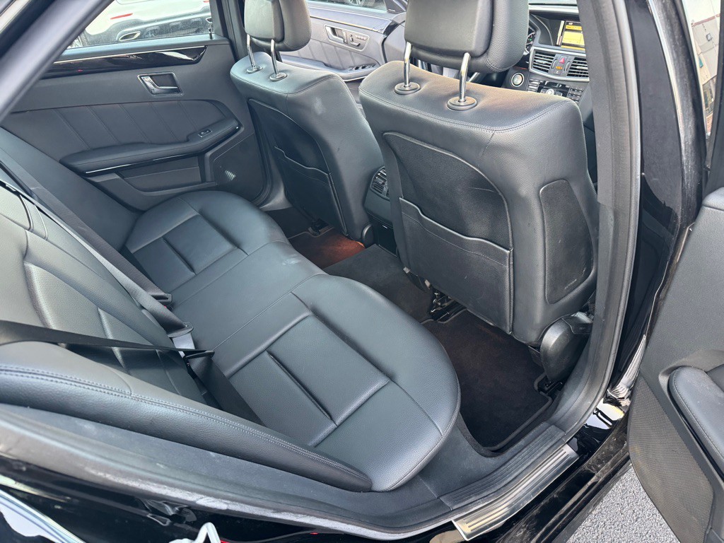 2010 Mercedes-Benz E-Class Image 23