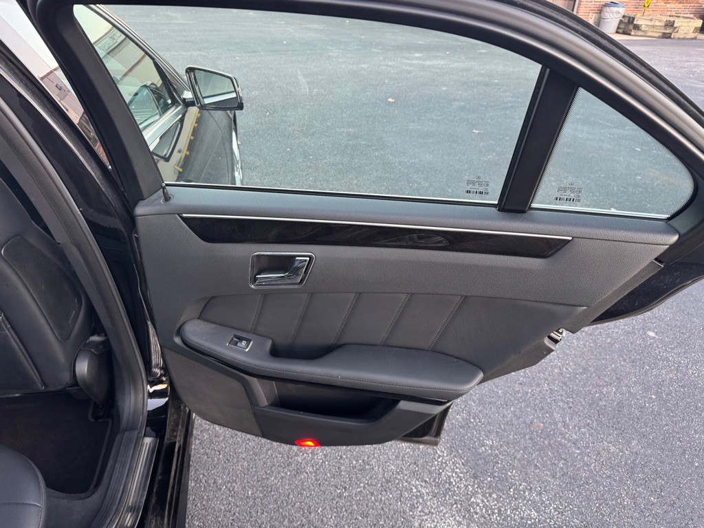 2010 Mercedes-Benz E-Class Image 25