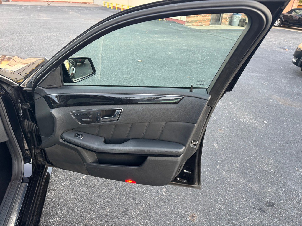 2010 Mercedes-Benz E-Class Image 26