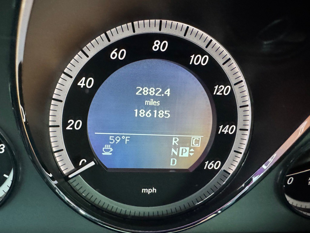 2010 Mercedes-Benz E-Class Image 30