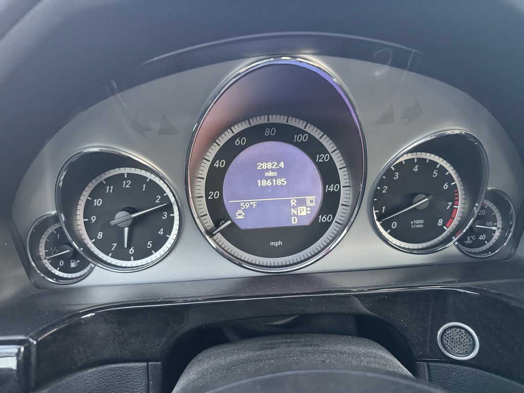 2010 Mercedes-Benz E-Class Image 31