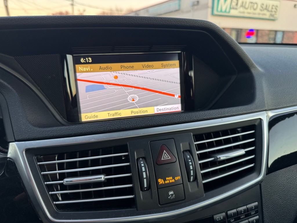 2010 Mercedes-Benz E-Class Image 32