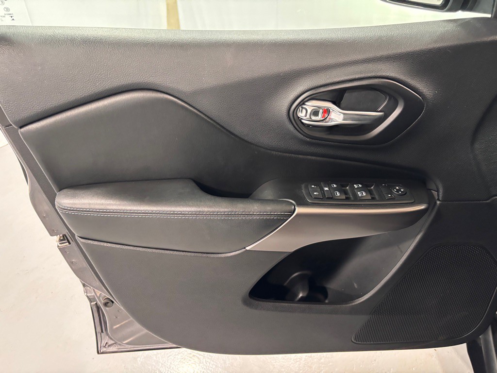 2019 Jeep Cherokee Image 16