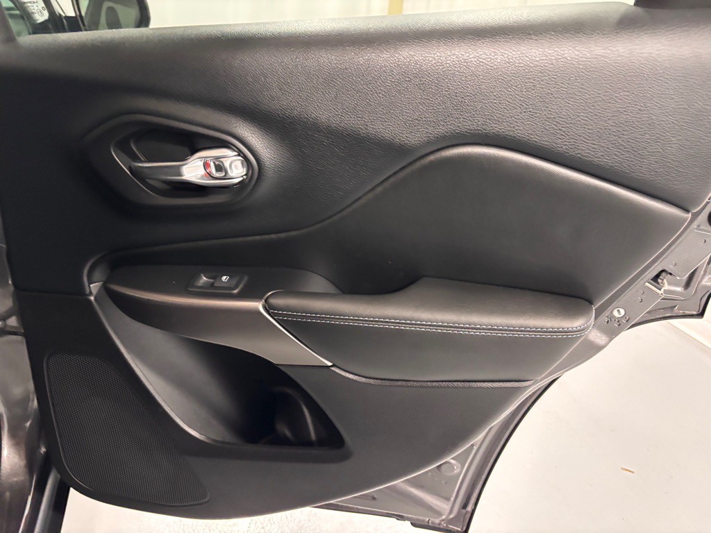 2019 Jeep Cherokee Image 27