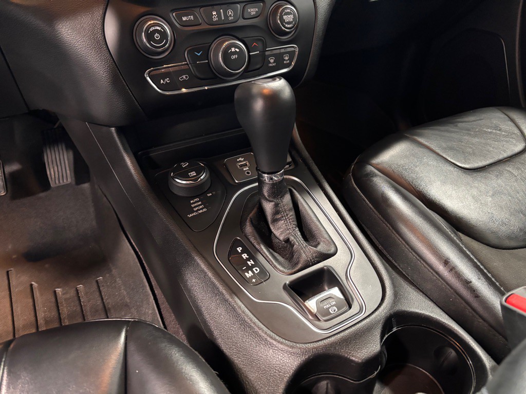 2019 Jeep Cherokee Image 15