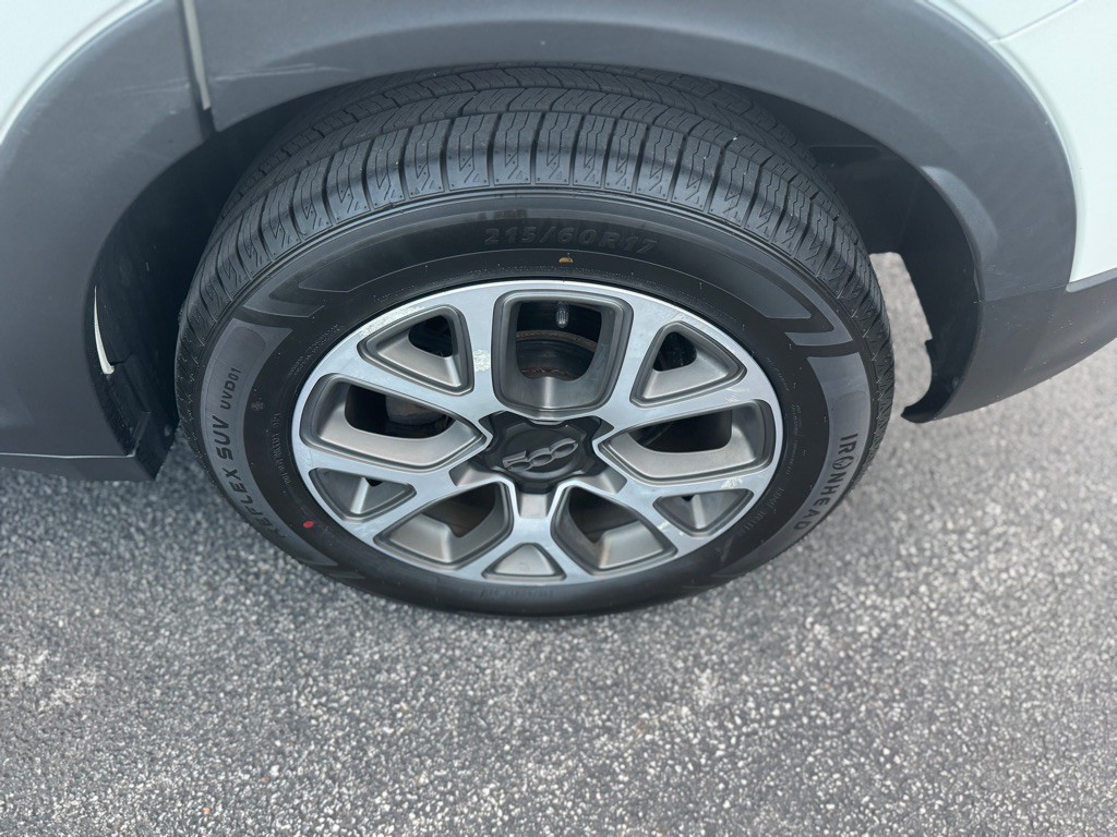 2017 FIAT 500 Image 9