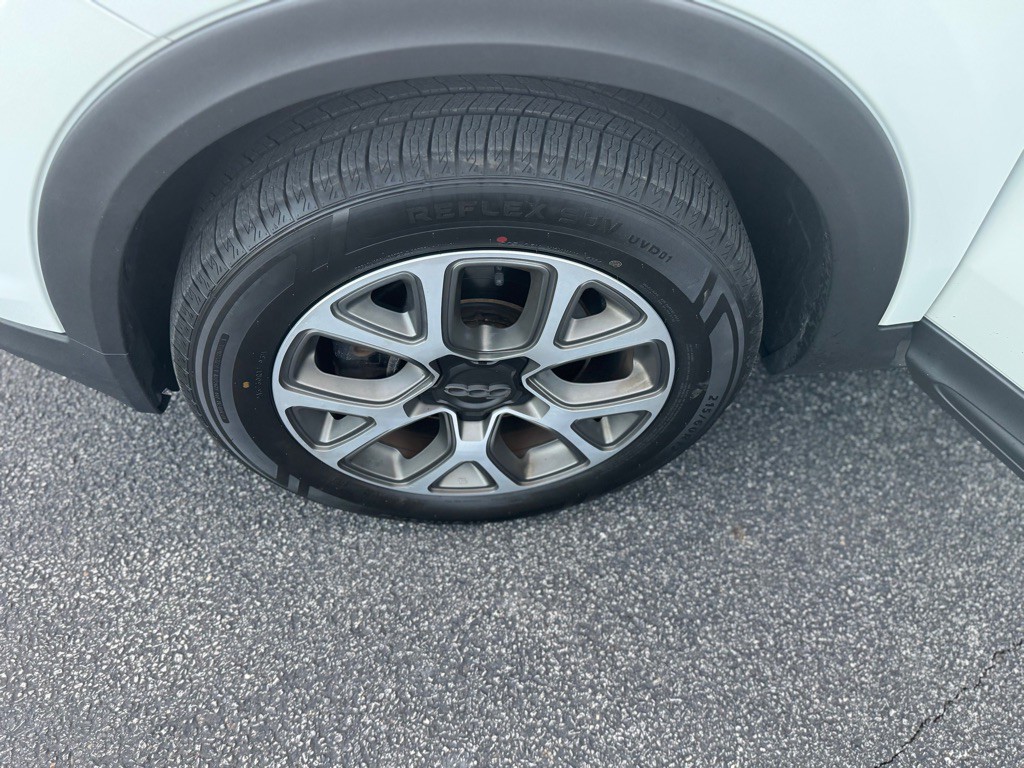 2017 FIAT 500 Image 10