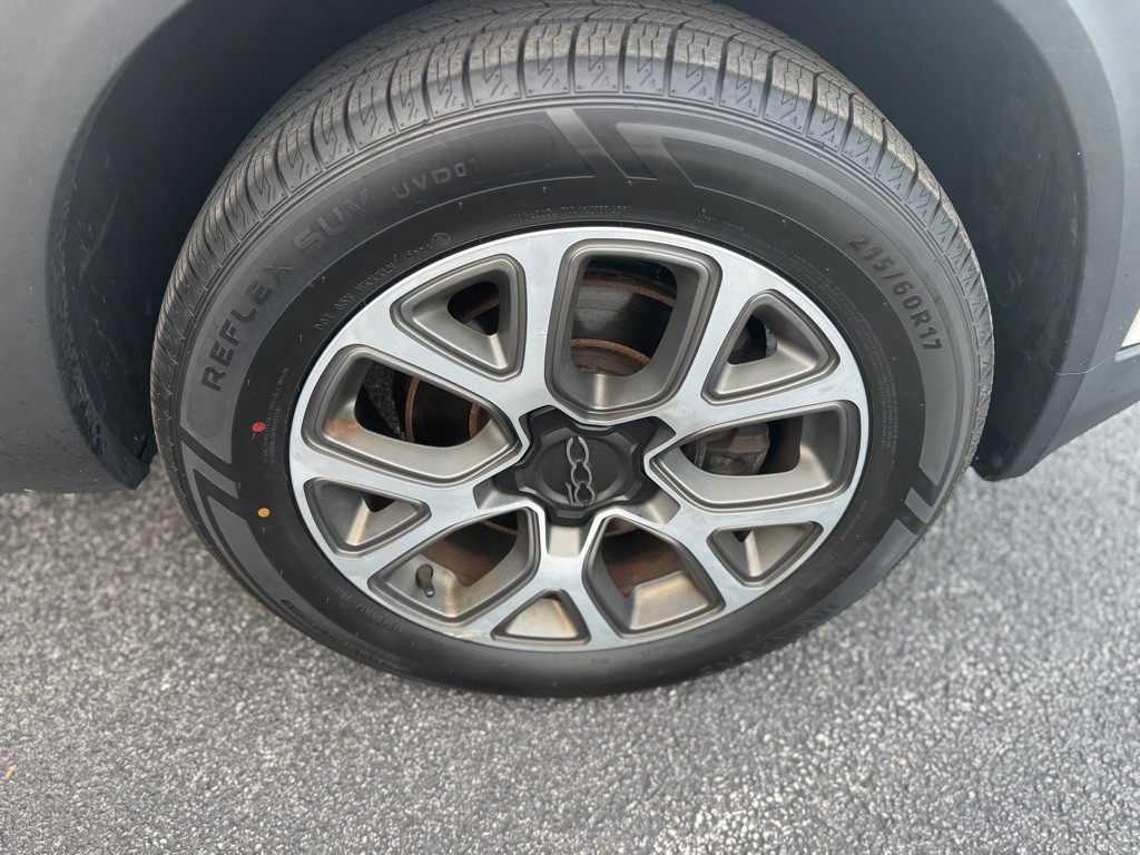 2017 FIAT 500 Image 11